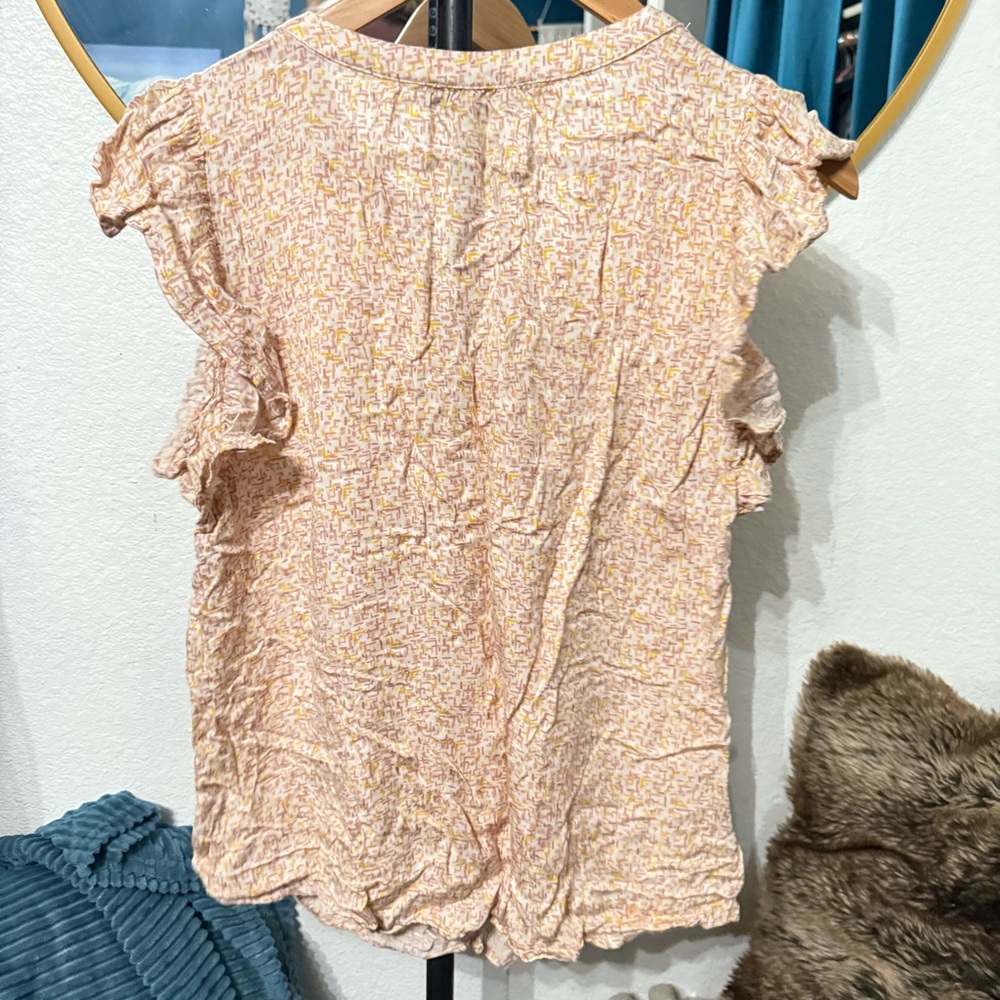 Doe & Rae Pink Ruffled Buttoned Blouse - Picture 5 of 6